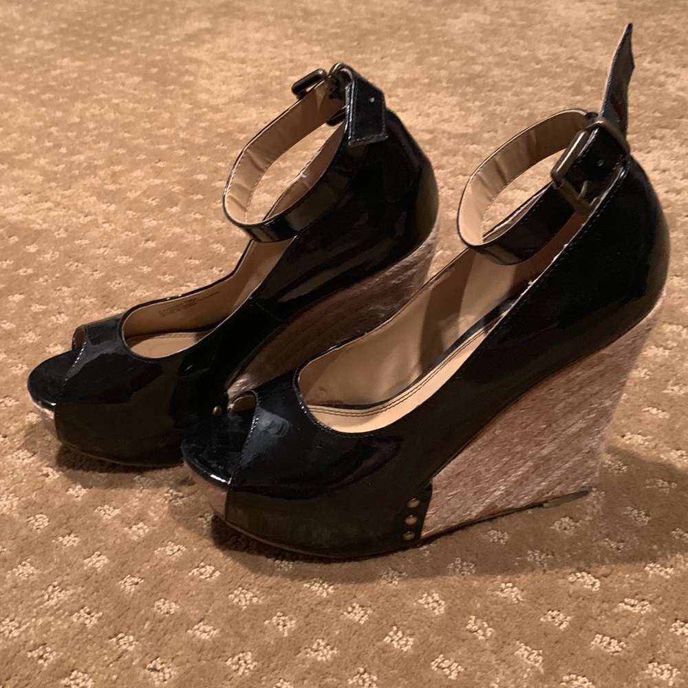 Chinese Laundry black patent wedges